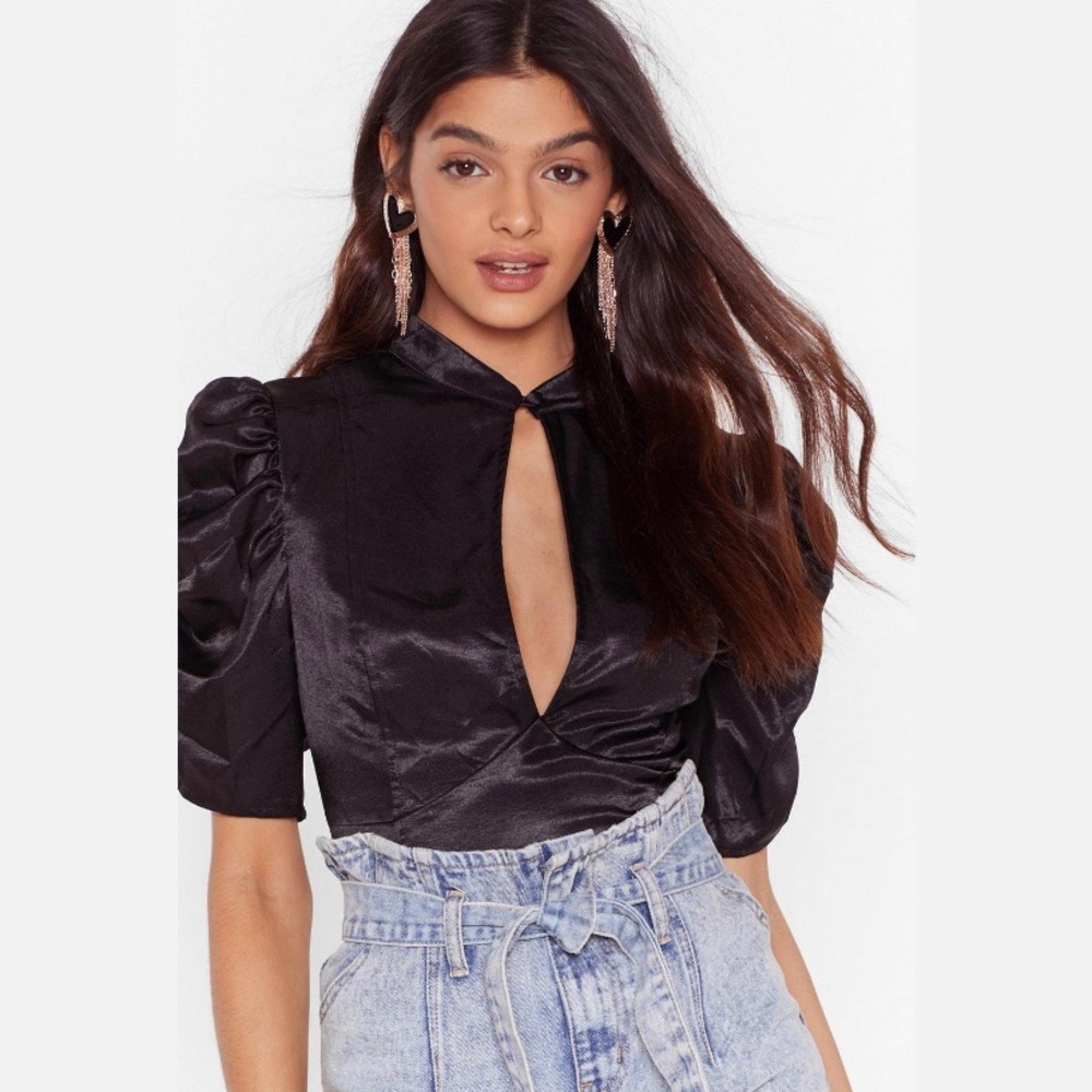 ⭐️Sleek Black OPEN Peplum Blouse w/ Puff Sleeves